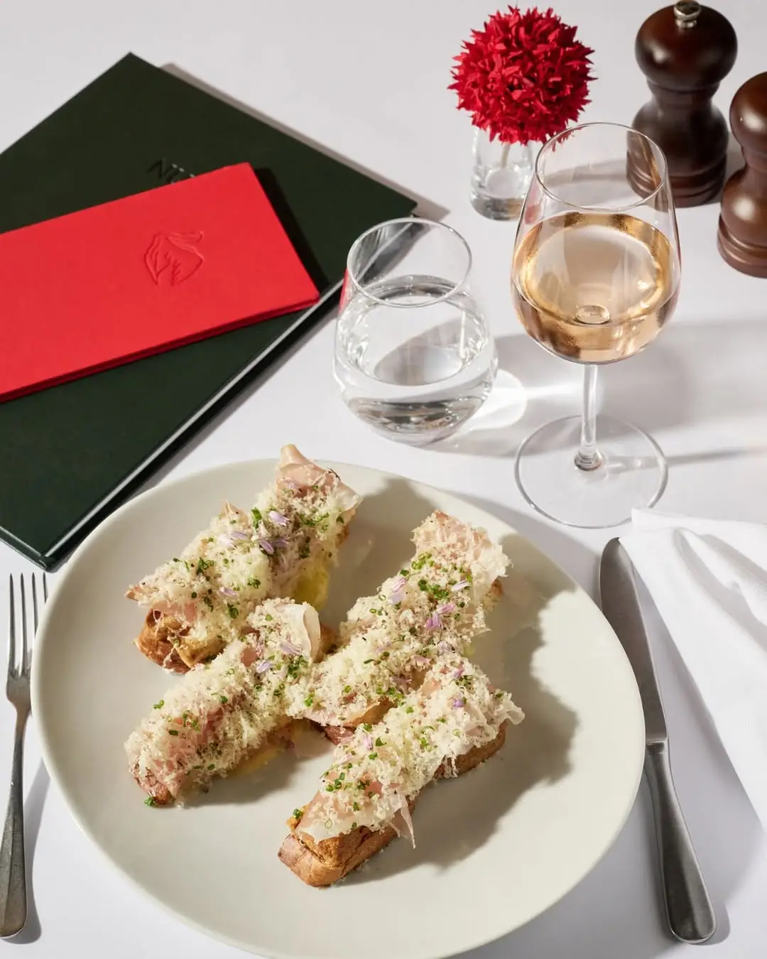 Grillet brød med skagenskinke, Den hvide dame og Julsø maestro.BYENS BEDSTE TOAST – FROKOST#nuog Grillet brød med skagenskinke, Den hvide dame og Julsø maestro.BYENS BEDSTE TOAST – FROKOST#nuog
